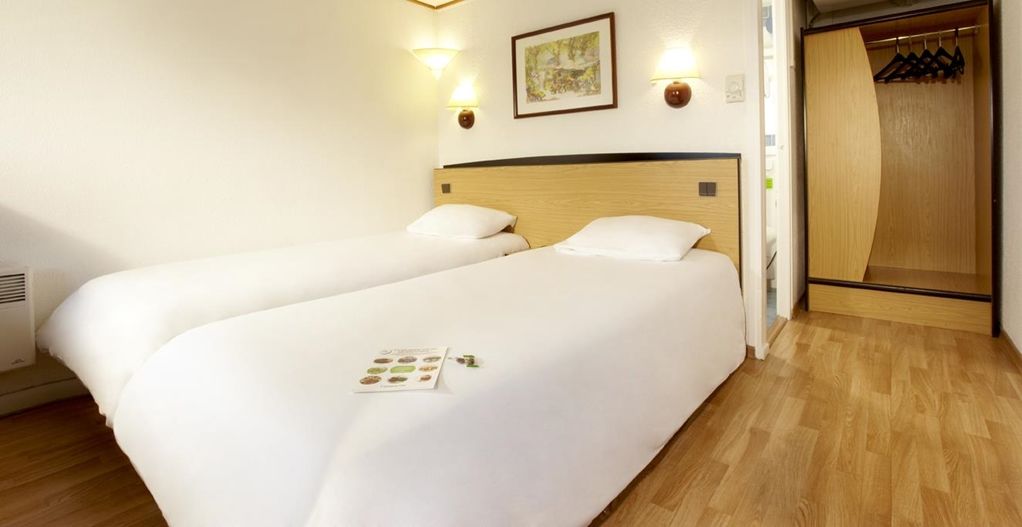Campanile Toulouse Sesquieres Hotel Room photo